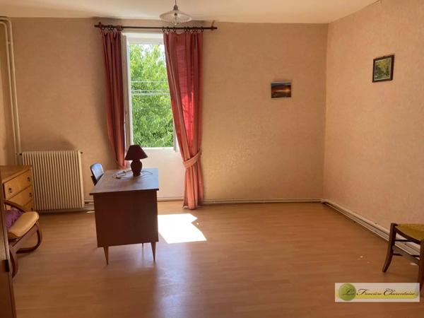 Vente immobilière : Ensemble immobilier à Aigre    304 500 €- FONCIERE CHARENTAISE AIGRE.