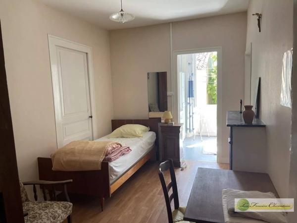 Vente immobilière : Ensemble immobilier à Aigre    304 500 €- FONCIERE CHARENTAISE AIGRE.