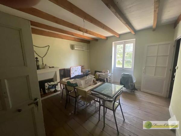 Vente immobilière : Ensemble immobilier à Aigre    304 500 €- FONCIERE CHARENTAISE AIGRE.