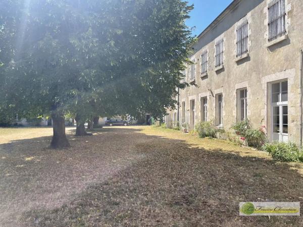 Vente immobilière : Ensemble immobilier à Aigre    304 500 €- FONCIERE CHARENTAISE AIGRE.