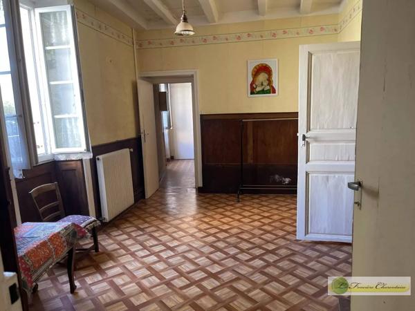 Vente immobilière : Ensemble immobilier à Aigre    304 500 €- FONCIERE CHARENTAISE AIGRE.
