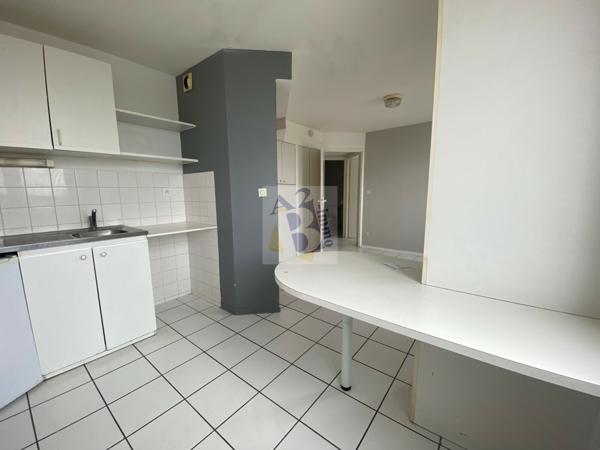 Location t2 Angouleme (16000), 30.00m² avec 2 pièce(s) dont 1 chambre(s). Agence Allard Brimeaud