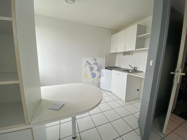 Location t2 Angouleme (16000), 30.00m² avec 2 pièce(s) dont 1 chambre(s). Agence Allard Brimeaud