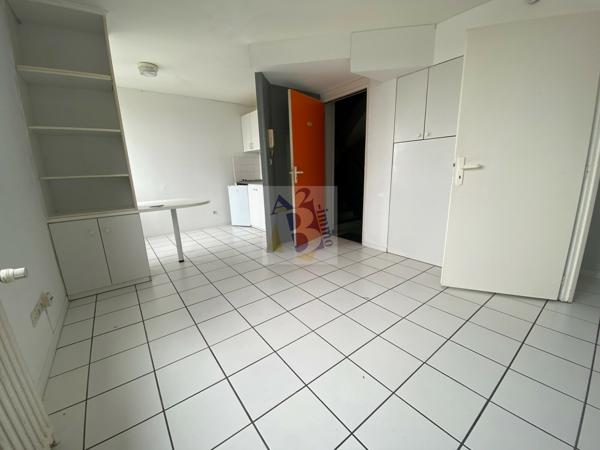 Location t2 Angouleme (16000), 30.00m² avec 2 pièce(s) dont 1 chambre(s). Agence Allard Brimeaud