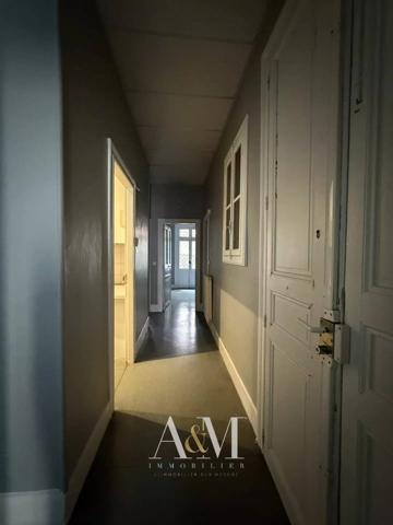 Bureaux 82 m² + cour de 15 m²