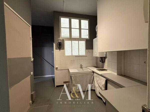 Bureaux 82 m² + cour de 15 m²