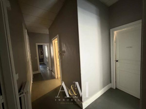 Bureaux 82 m² + cour de 15 m²