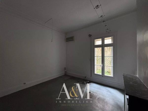 Bureaux 82 m² + cour de 15 m²