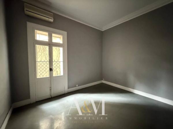 Bureaux 82 m² + cour de 15 m²