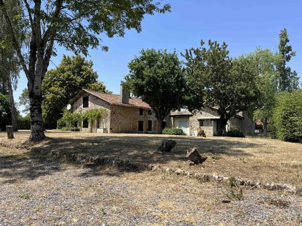 ENSEMBLE IMMOBILIER AVEC GITES, CHAMBRES D'HOTES, MAISON D'HABITATION, PISCINE ET GRANGE