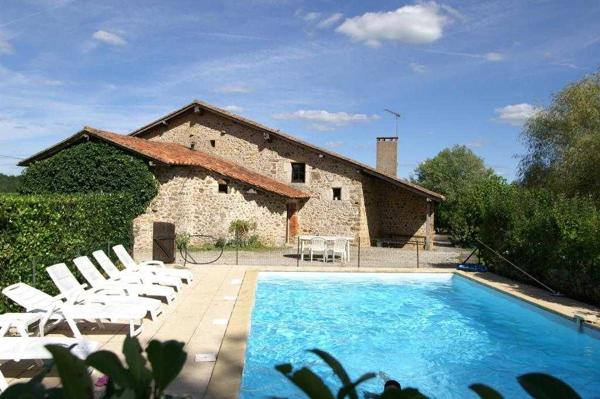ENSEMBLE IMMOBILIER AVEC GITES, CHAMBRES D'HOTES, MAISON D'HABITATION, PISCINE ET GRANGE