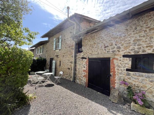 ENSEMBLE IMMOBILIER AVEC GITES, CHAMBRES D'HOTES, MAISON D'HABITATION, PISCINE ET GRANGE