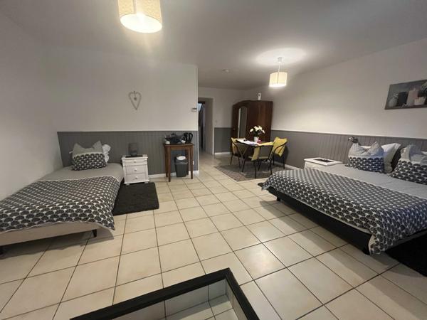 ENSEMBLE IMMOBILIER AVEC GITES, CHAMBRES D'HOTES, MAISON D'HABITATION, PISCINE ET GRANGE
