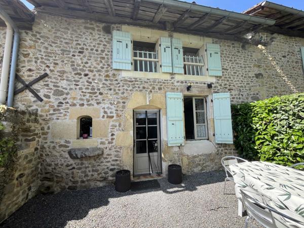 ENSEMBLE IMMOBILIER AVEC GITES, CHAMBRES D'HOTES, MAISON D'HABITATION, PISCINE ET GRANGE