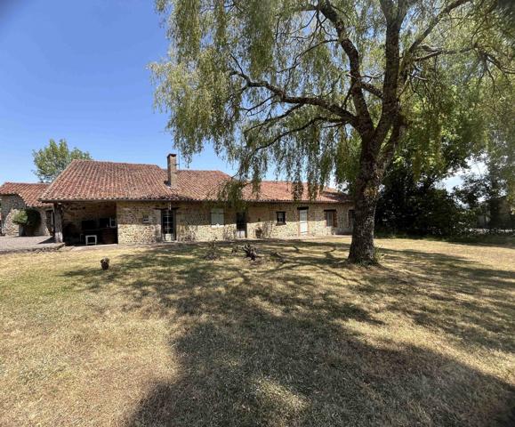 ENSEMBLE IMMOBILIER AVEC GITES, CHAMBRES D'HOTES, MAISON D'HABITATION, PISCINE ET GRANGE