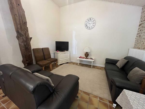 ENSEMBLE IMMOBILIER AVEC GITES, CHAMBRES D'HOTES, MAISON D'HABITATION, PISCINE ET GRANGE