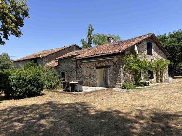 ENSEMBLE IMMOBILIER AVEC GITES, CHAMBRES D'HOTES, MAISON D'HABITATION, PISCINE ET GRANGE