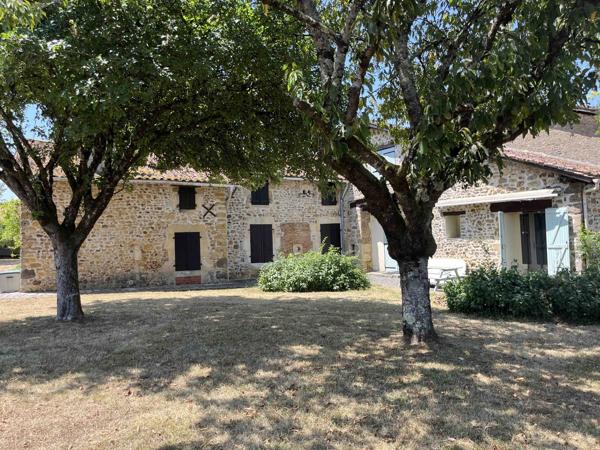 ENSEMBLE IMMOBILIER AVEC GITES, CHAMBRES D'HOTES, MAISON D'HABITATION, PISCINE ET GRANGE