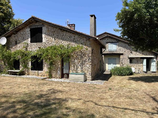 ENSEMBLE IMMOBILIER AVEC GITES, CHAMBRES D'HOTES, MAISON D'HABITATION, PISCINE ET GRANGE