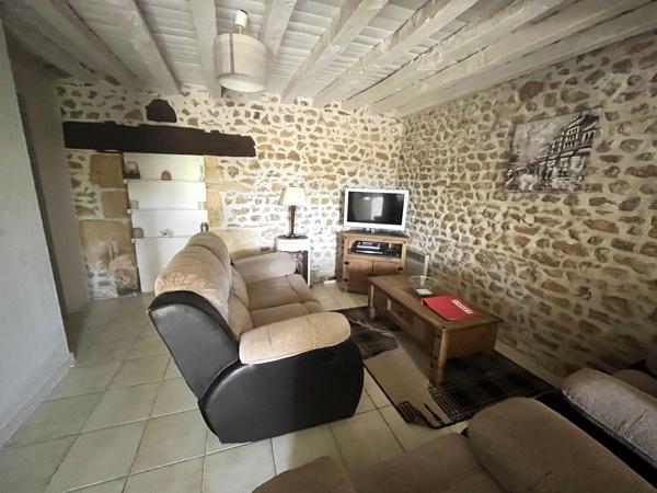 ENSEMBLE IMMOBILIER AVEC GITES, CHAMBRES D'HOTES, MAISON D'HABITATION, PISCINE ET GRANGE