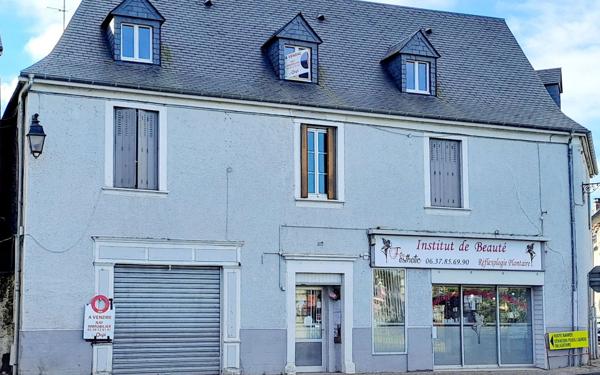 Immeuble à vendre    6 pièces •  Pontacq