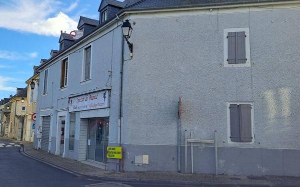 Immeuble à vendre    6 pièces •  Pontacq