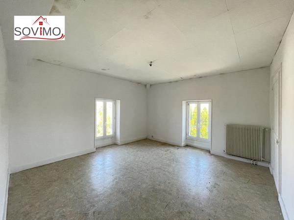 MAISON DE VILLE À RÉNOVER : JARDIN, GARAGE ET BEAU POTENTIEL
