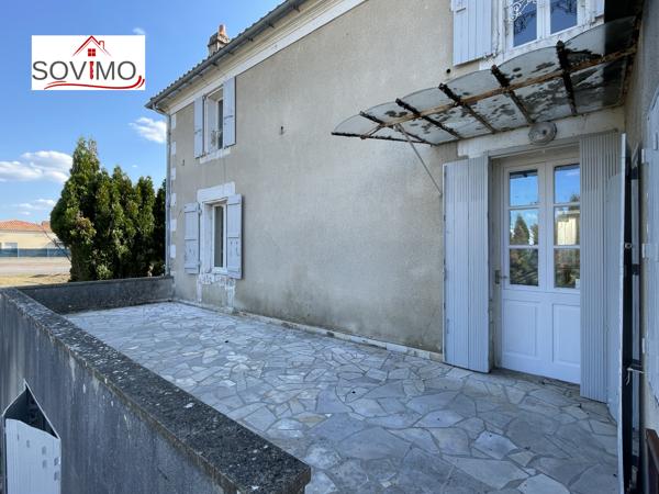 MAISON DE VILLE À RÉNOVER : JARDIN, GARAGE ET BEAU POTENTIEL