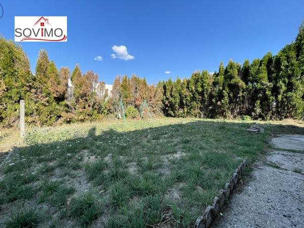MAISON DE VILLE À RÉNOVER : JARDIN, GARAGE ET BEAU POTENTIEL