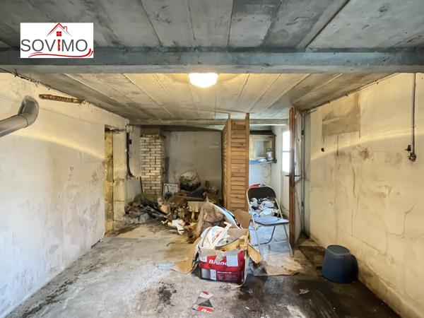 MAISON DE VILLE À RÉNOVER : JARDIN, GARAGE ET BEAU POTENTIEL