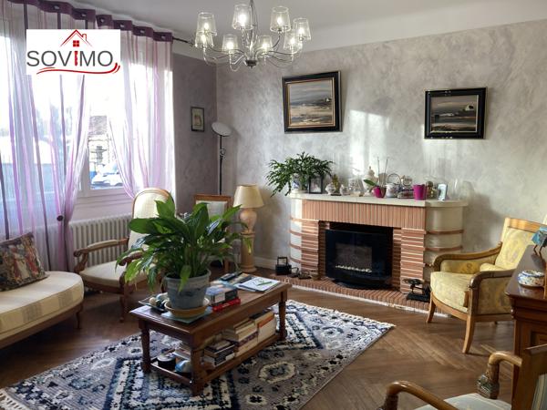 EN CENTRE VILLE, JOLI PAVILLON D'ÉPOQUE PLEIN DE CHARME, BELLES PRESTATIONS INTÉRIEUR