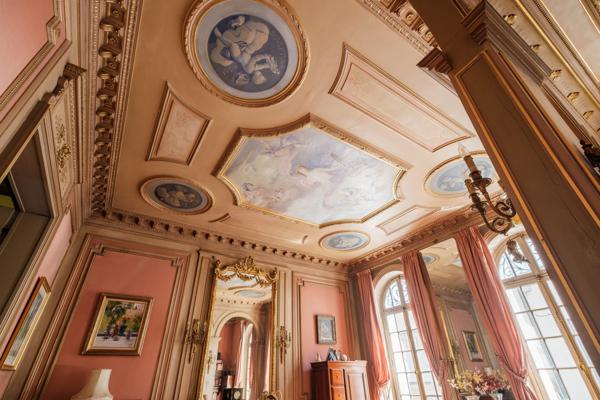 Appartement dans un hôtel particulier du 19ème avec son jardin privatif et son orangerie