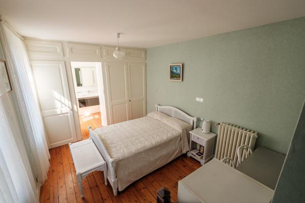 Appartement dans un hôtel particulier du 19ème avec son jardin privatif et son orangerie