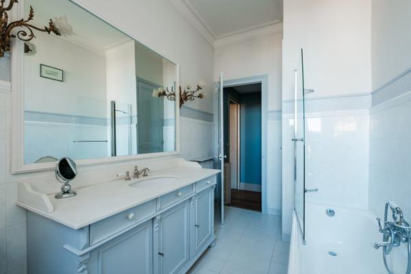 Appartement dans un hôtel particulier du 19ème avec son jardin privatif et son orangerie