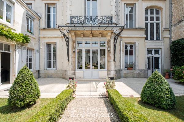 Appartement dans un hôtel particulier du 19ème avec son jardin privatif et son orangerie