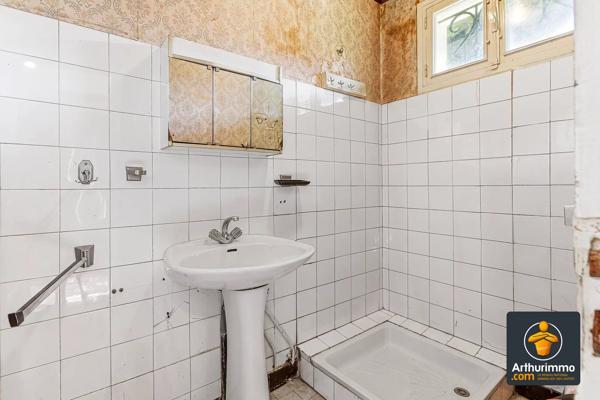 Vente                                                      Maison
                        
                     8 pièces                      240 m2                     à Saint-Genis-Laval