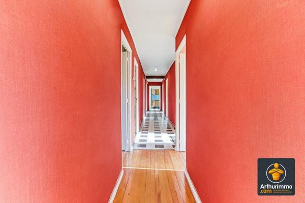 Vente                                                      Maison
                        
                     8 pièces                      240 m2                     à Saint-Genis-Laval