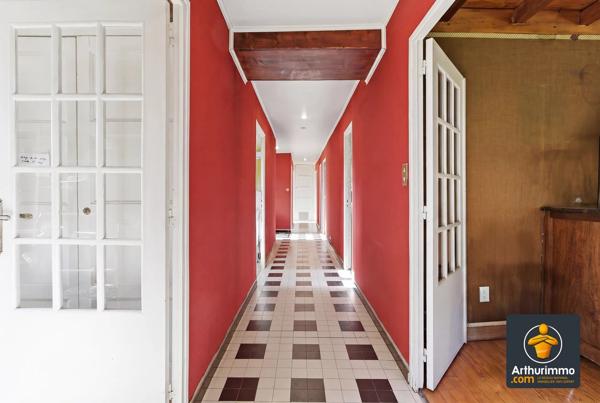 Vente                                                      Maison
                        
                     8 pièces                      240 m2                     à Saint-Genis-Laval