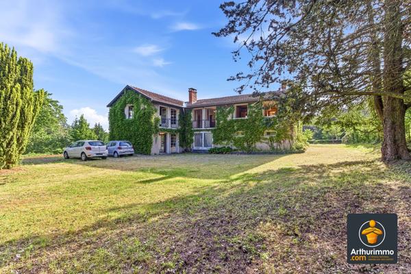 Vente                                                      Maison
                        
                     8 pièces                      240 m2                     à Saint-Genis-Laval