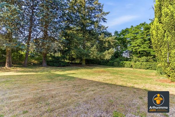 Vente                                                      Maison
                        
                     8 pièces                      240 m2                     à Saint-Genis-Laval