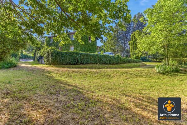 Vente                                                      Maison
                        
                     8 pièces                      240 m2                     à Saint-Genis-Laval