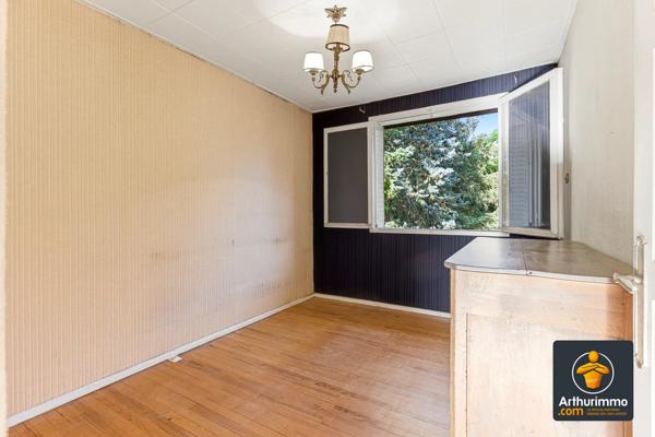 Vente                                                      Maison
                        
                     8 pièces                      240 m2                     à Saint-Genis-Laval