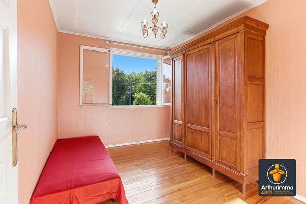 Vente                                                      Maison
                        
                     8 pièces                      240 m2                     à Saint-Genis-Laval