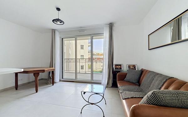 Appartement à louer    2 pièces • 45,21 m2 Suresnes