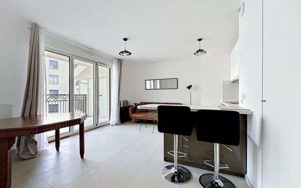 Appartement à louer    2 pièces • 45,21 m2 Suresnes
