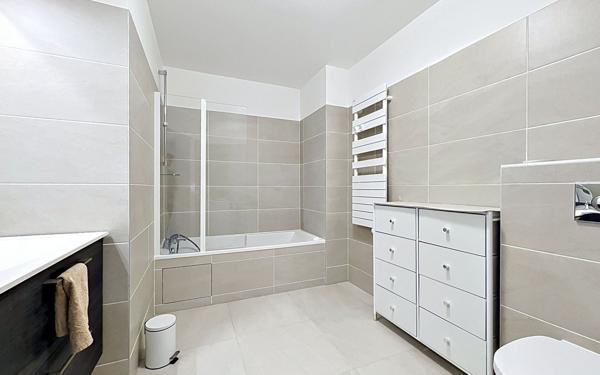 Appartement à louer    2 pièces • 45,21 m2 Suresnes