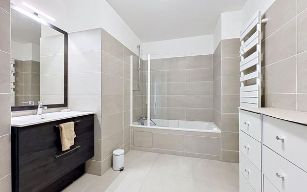 Appartement à louer    2 pièces • 45,21 m2 Suresnes