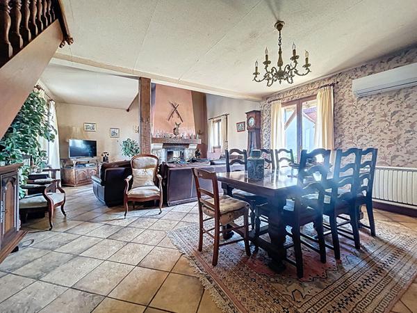 Maison familiale à vendre Cosnac 150.3 m2, Quartier recherché, Vue imprenable, Terrain arboré avec goût, 4 chambres, sous sol complet avec Garage.