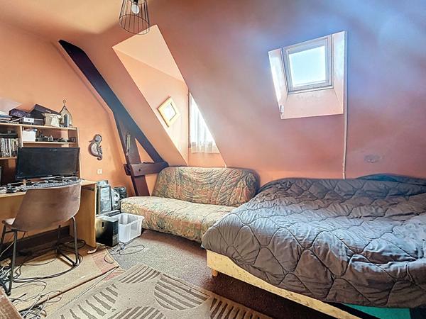 Maison familiale à vendre Cosnac 150.3 m2, Quartier recherché, Vue imprenable, Terrain arboré avec goût, 4 chambres, sous sol complet avec Garage.