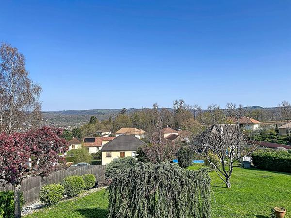 Maison familiale à vendre Cosnac 150.3 m2, Quartier recherché, Vue imprenable, Terrain arboré avec goût, 4 chambres, sous sol complet avec Garage.